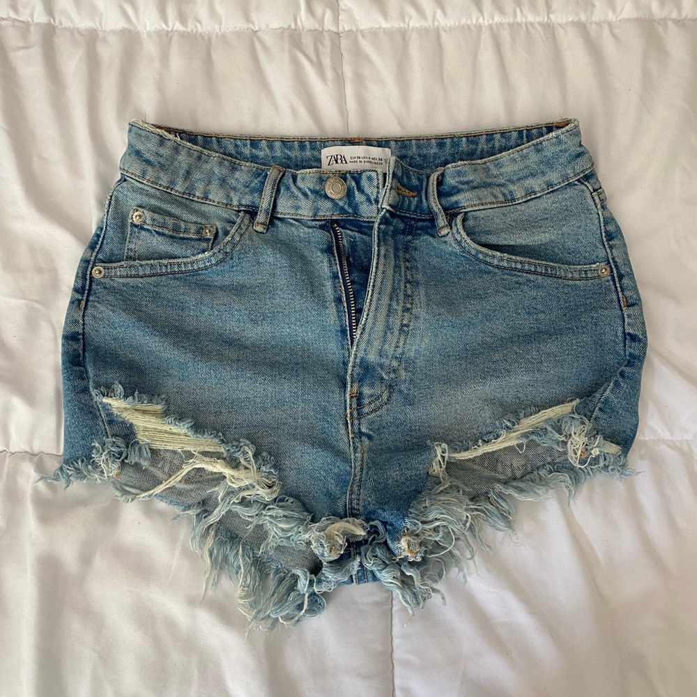 ZARA RIPPED JEAN DENIM SHORTS